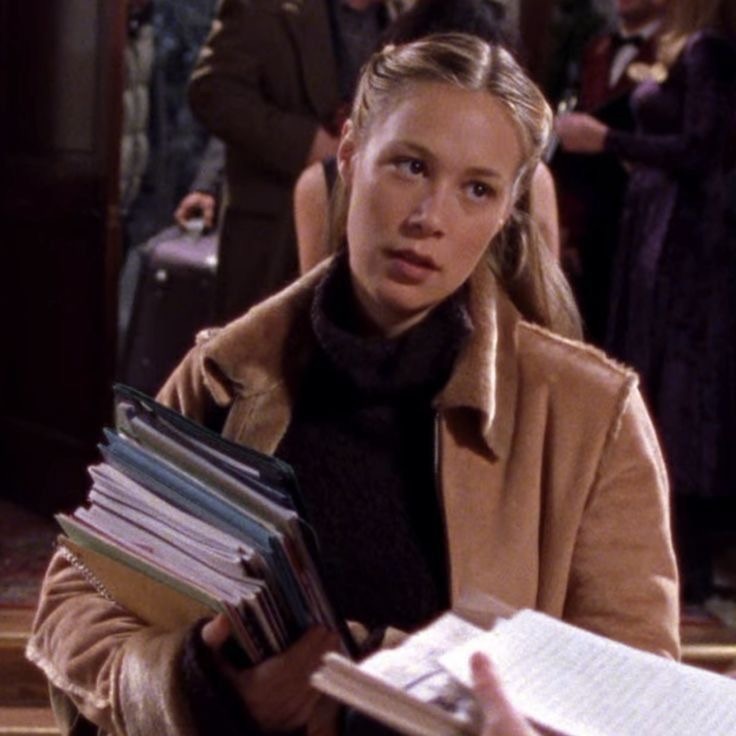 What Would Paris Geller Read? A Book List Inspired by the “Gilmore Girls”&nbsp;Powerhouse